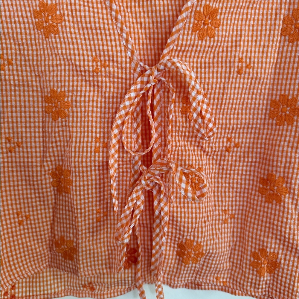 Gingham Embroidered Floral Tie-Front Crop Blouse, size Large - Picture 2 of 5